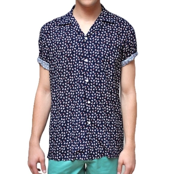 SHADES OF GREY BY MICAH COHEN Other - Shades of Grey by Micah Cohen Birds of Prey Print Short Sleeve Button Down Shirt